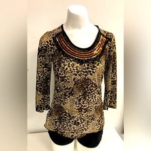 BRITTANY BLACK EMBELLISHED LEOPARD PRINT TOP IN SIZE MEDIUM PETITE